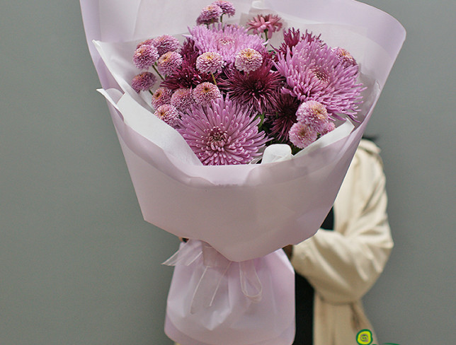 Bouquet of pink chrysanthemums photo